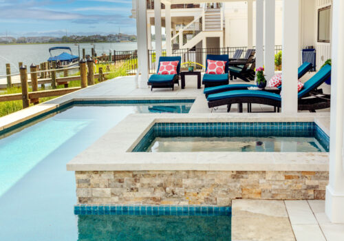 Gold: Cocktail Pool – Bayside Stunner